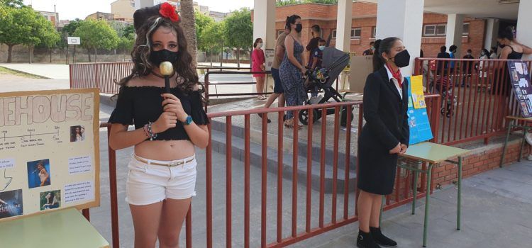 El CEIP Assumpció de Vinaròs recupera el “Living Wax Museum”