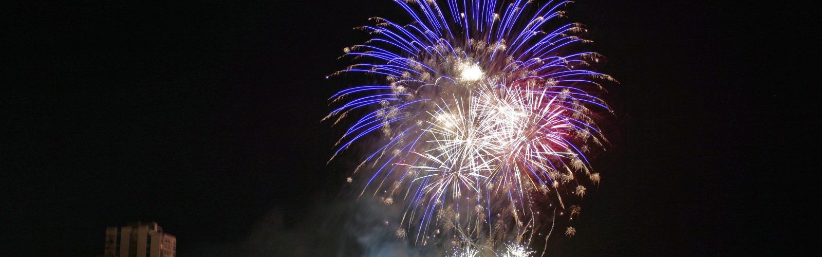 Fi de festes amb castell de focs