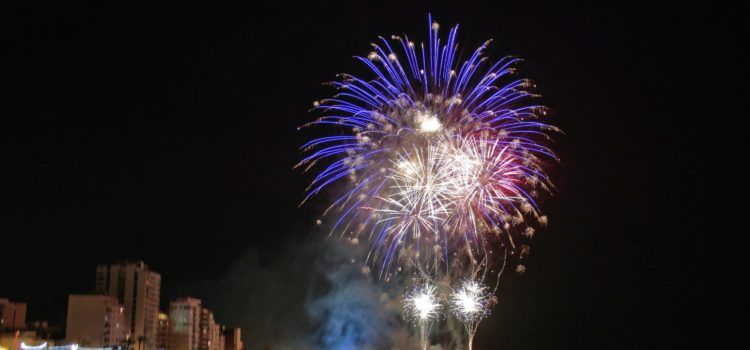Fi de festes amb castell de focs