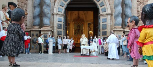 Corpus Christi en Vinaròs con misa, nanos i gegants pero sin procesión