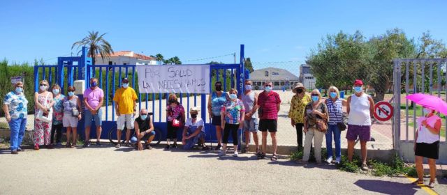 Nova concentració per demanar la reobertura de la piscina municipal de Benicarló