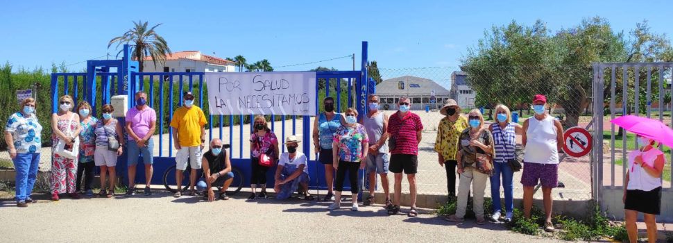 Nova concentració per demanar la reobertura de la piscina municipal de Benicarló