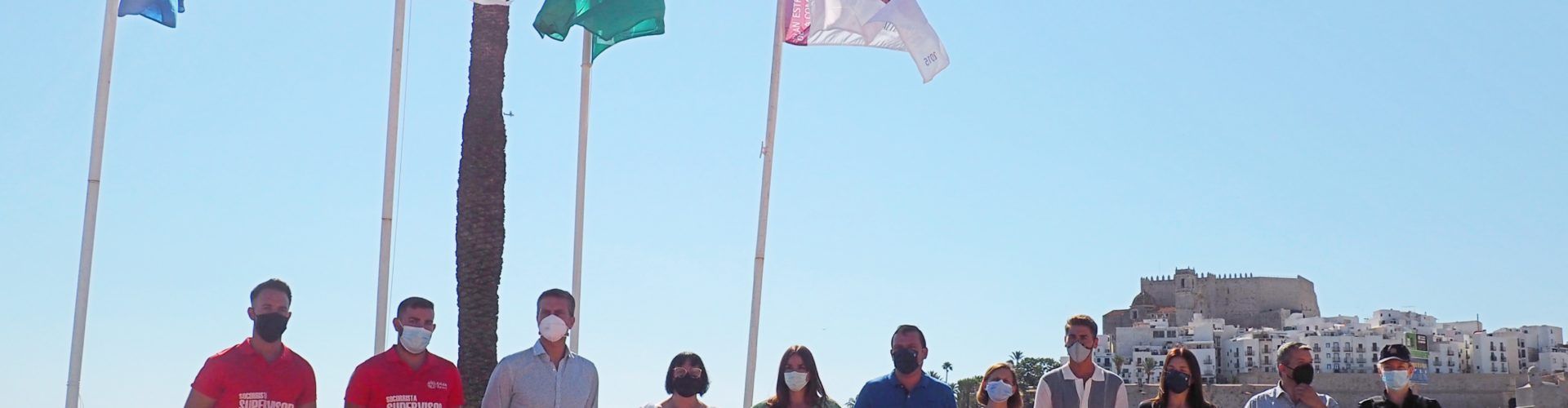 Peníscola llueix les banderes de qualitat a la seua platja