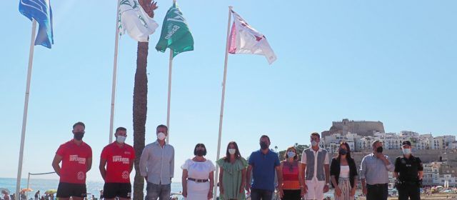 Peníscola llueix les banderes de qualitat a la seua platja
