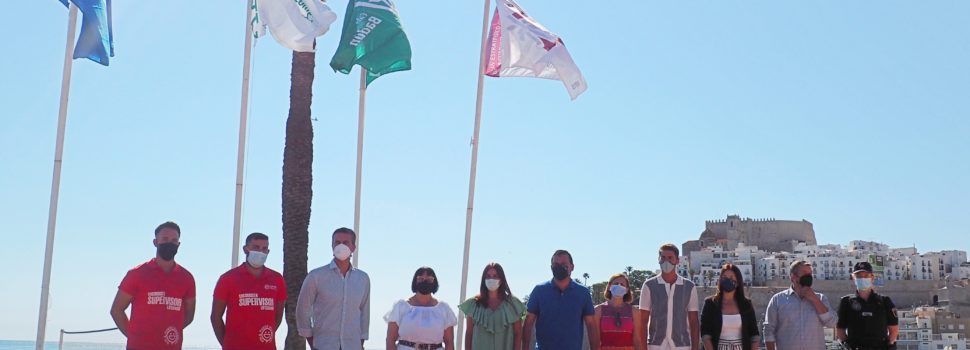 Peníscola llueix les banderes de qualitat a la seua platja