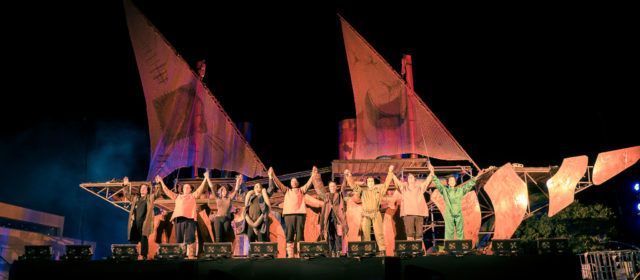 Peníscola dona la benvinguda a l’estiu amb l’espectacle Veles e Vents