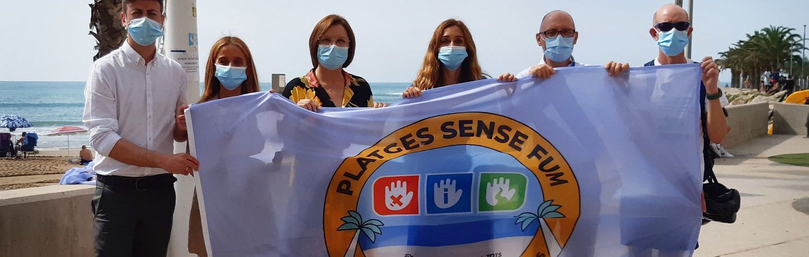 Benicarló hissa les banderes de ‘Platges Sense Fum’ per a evitar el tabac als arenals