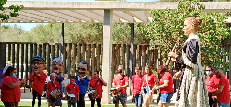Vídeos i fotos: Nanos i gegants, de visita a L’Onada de Vinaròs