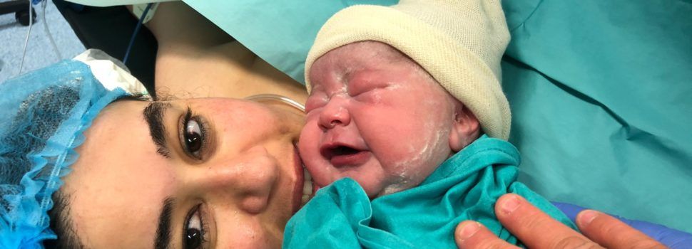 Una mujer da a luz un bebé sano tras 24 días en la UCI del Hospital de Vinaròs por COVID-19