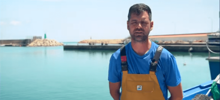 L’Ajuntament d’Alcanar i la Confraria de Pescadors impulsen una campanya per a defensar el sector pesquer de les Cases