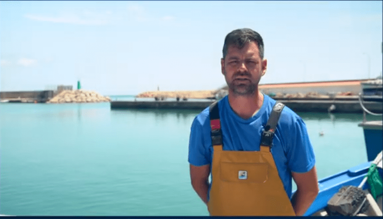 L’Ajuntament d’Alcanar i la Confraria de Pescadors impulsen una campanya per a defensar el sector pesquer de les Cases