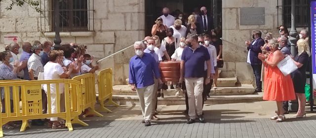 Vinaròs acomiada amb emoció l’exalcalde Jordi Romeu