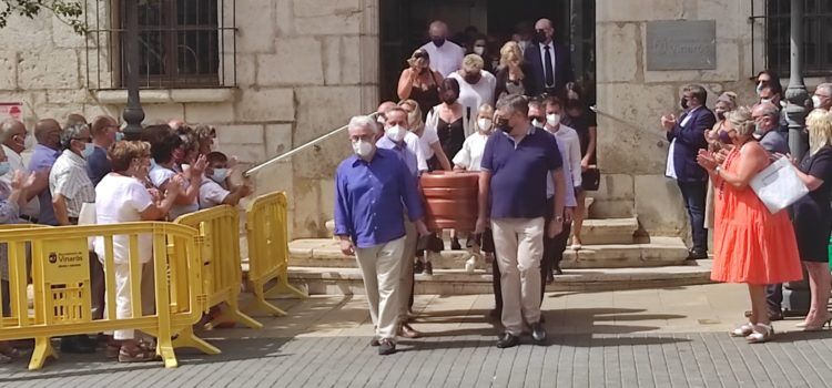 Vinaròs acomiada amb emoció l’exalcalde Jordi Romeu
