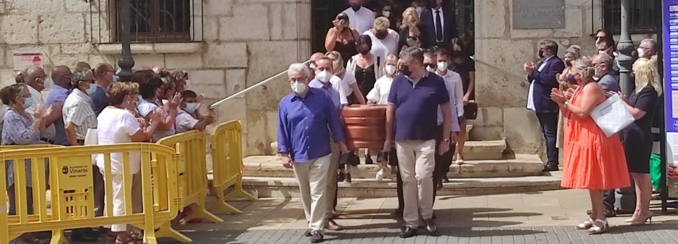 Vinaròs acomiada amb emoció l’exalcalde Jordi Romeu