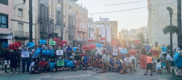 La protesta por el cierre de la piscina de Benicarló se traslada frente al Ayuntamiento