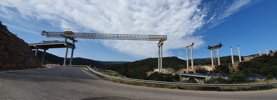 Fotos: Avança el viaducte del barranc de la Bota