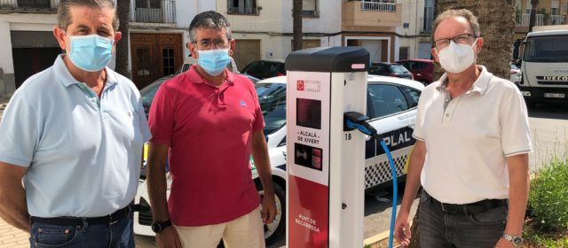Alcalà de Xivert estrena punt de recàrrega per a vehicles elèctrics