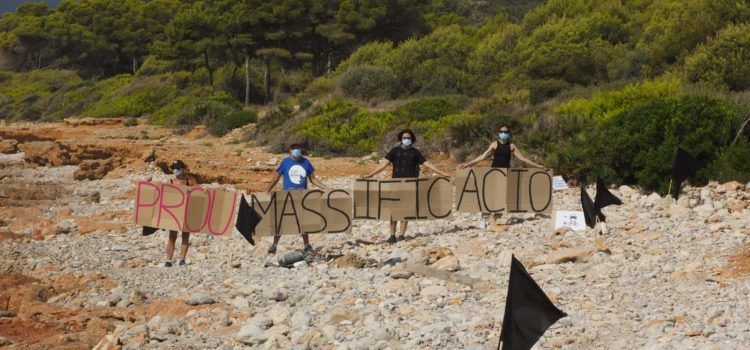 Los ecologistas limpian la Serra d’Irta