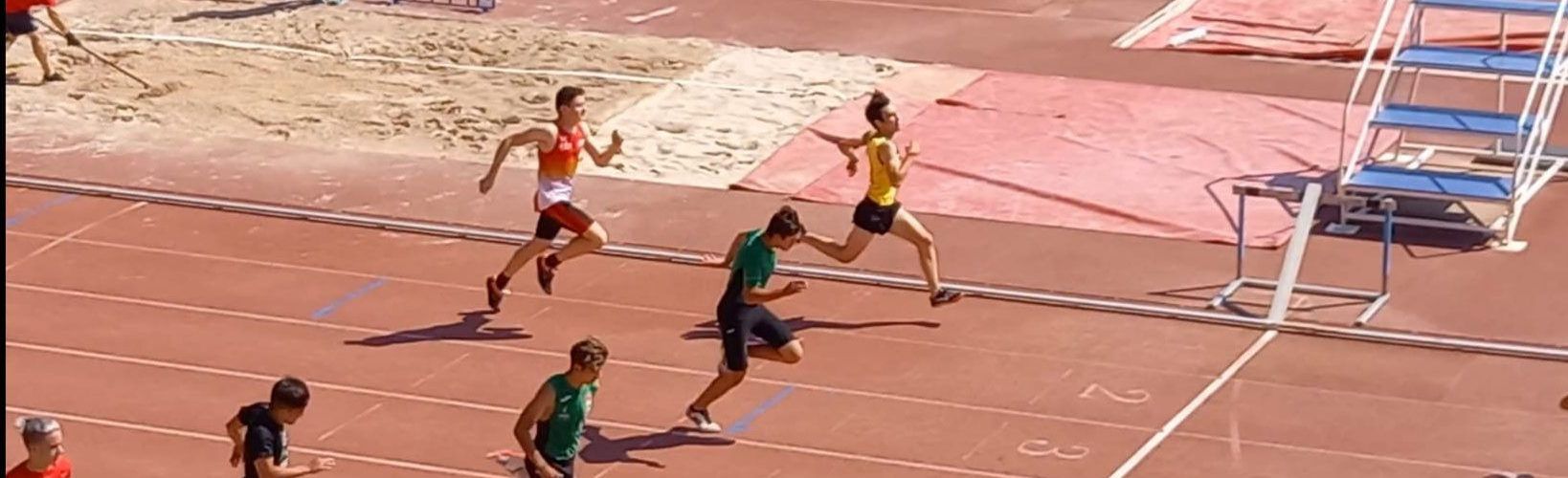 El grup d’atletes S16 del Club Esportiu Vinaròs en el Campionat autonòmic