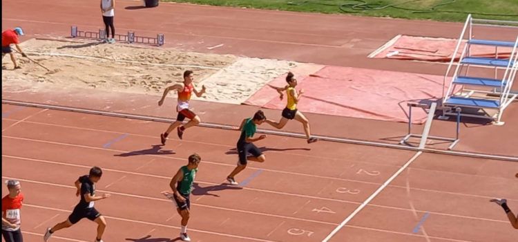 El grup d’atletes S16 del Club Esportiu Vinaròs en el Campionat autonòmic