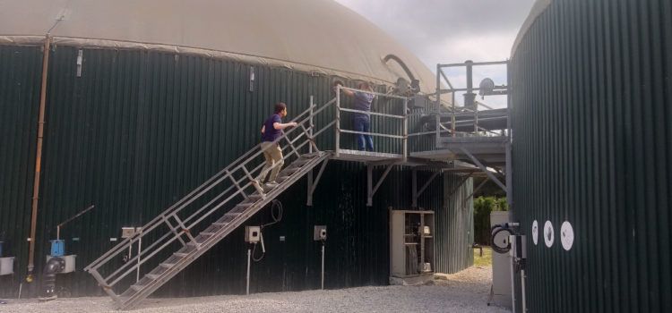 Garcia visita la planta de biogàs de Catí