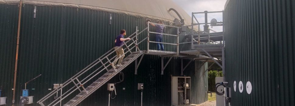 Garcia visita la planta de biogàs de Catí