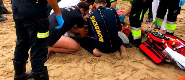 Fallece ahogado en Benicarló al intentar ayudar a dos bañistas