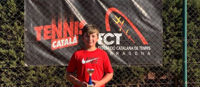 Marcos Torres Gombau, de l’escola de tennis “La Closa” de Vinaròs, campió del torneig de Reus