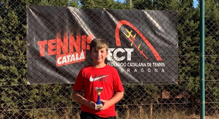 Marcos Torres Gombau, de l’escola de tennis “La Closa” de Vinaròs, campió del torneig de Reus