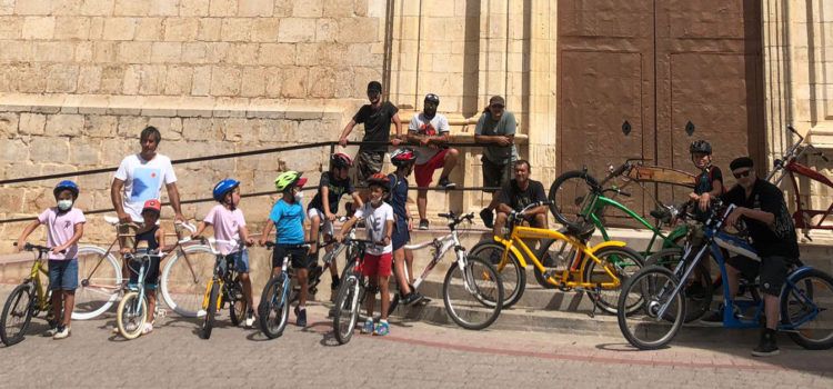 Exhibició de bicicletes per als amants del ciclisme a Albocàsser