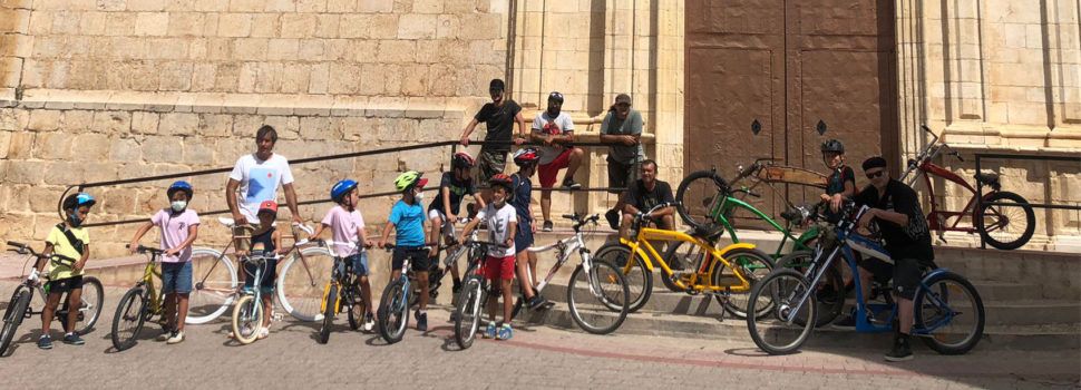 Exhibició de bicicletes per als amants del ciclisme a Albocàsser