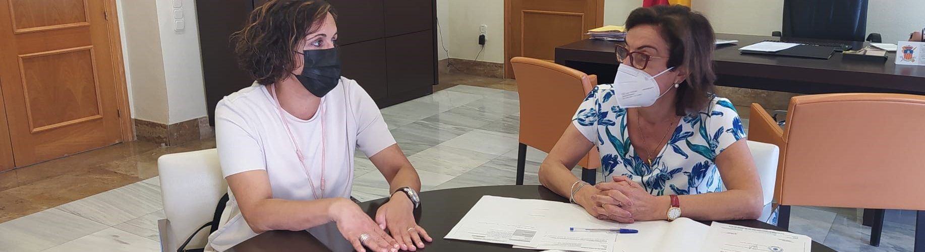 L’alcaldessa d’Albocàsser es reuneix amb la subdeelegada del Govern per a afermar la construcció de la nova caserna