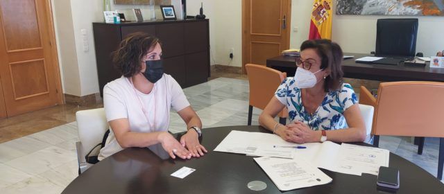 L’alcaldessa d’Albocàsser es reuneix amb la subdeelegada del Govern per a afermar la construcció de la nova caserna