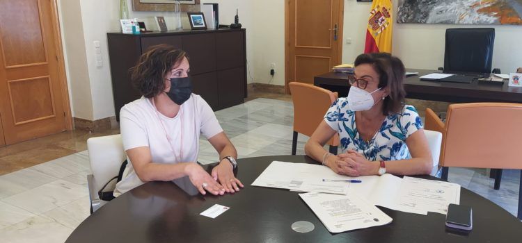 L’alcaldessa d’Albocàsser es reuneix amb la subdeelegada del Govern per a afermar la construcció de la nova caserna