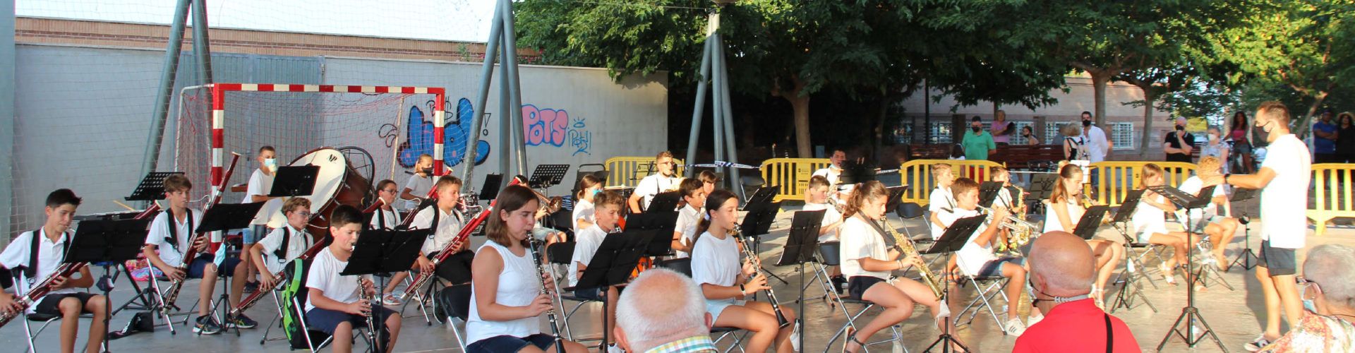 Concierto de la banda infantil de La Alianza, dirigida por Jordi Sabater