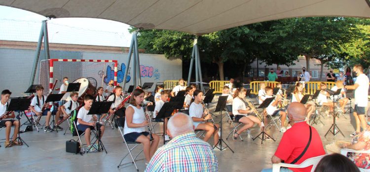 Concierto de la banda infantil de La Alianza, dirigida por Jordi Sabater