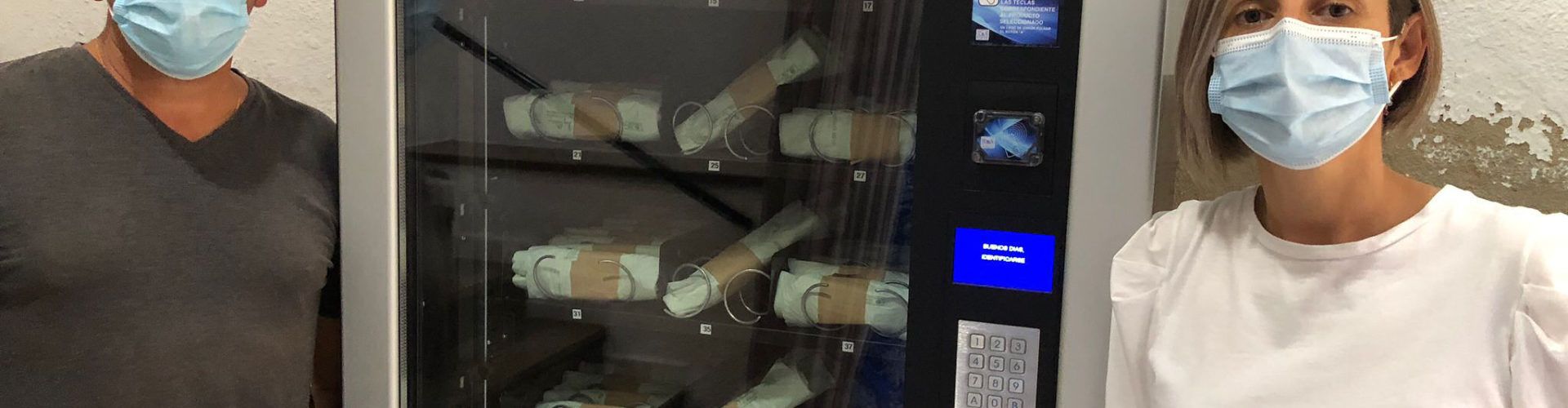 L’Ajuntament d’Alcalà-Alcossebre instal·la màquines repartidores de bosses compostables per a fomentar el reciclatge d’escombraries orgàniques