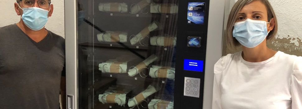 L’Ajuntament d’Alcalà-Alcossebre instal·la màquines repartidores de bosses compostables per a fomentar el reciclatge d’escombraries orgàniques