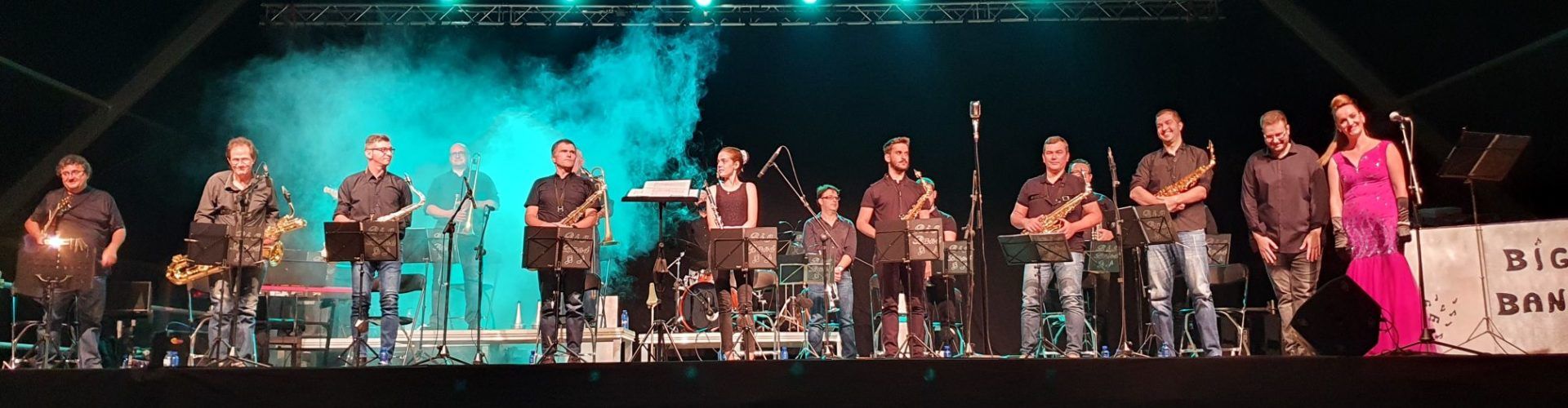 Vídeos i fotos: La Big Band Band d’Alcanar reapareix al Vinaròs Arena