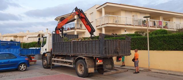 Fotos: neteja matinera de la costa a Vinaròs