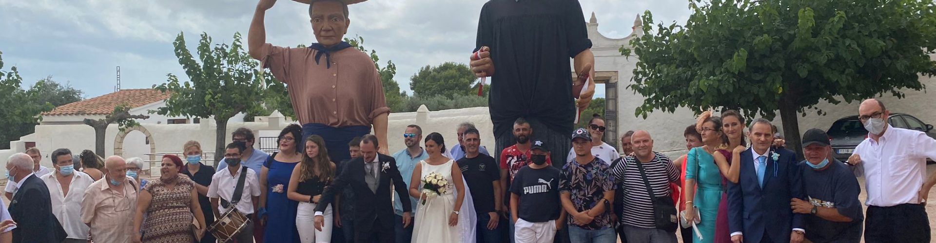 Vídeos i fotos: Nanos i gegants de Vinaròs, convidats en un casament