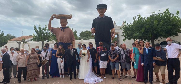 Vídeos i fotos: Nanos i gegants de Vinaròs, convidats en un casament