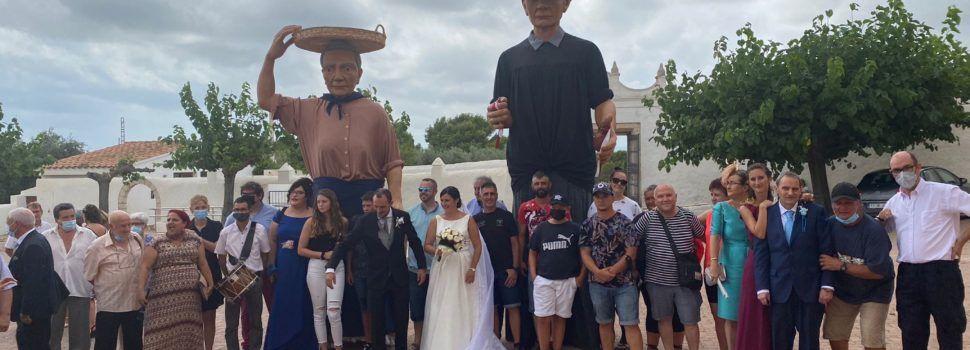 Vídeos i fotos: Nanos i gegants de Vinaròs, convidats en un casament