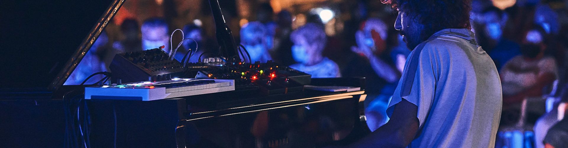 Vinaròs acomiada el II FVAE amb un últim espectacle al jardí del Convent de Sant Francesc