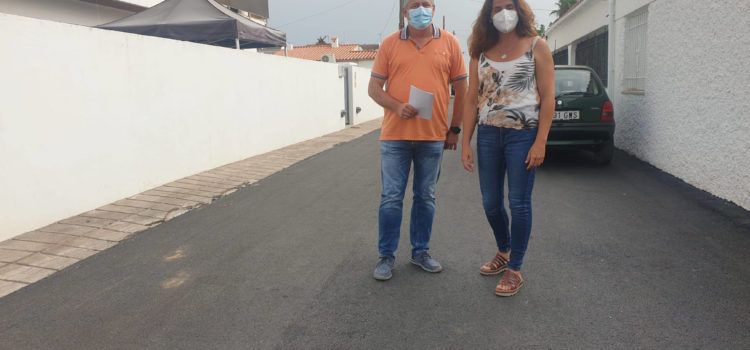 L’Ajuntament asfalta diversos carrers i camins rurals del terme municipal