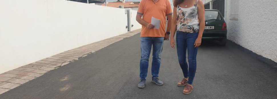 L’Ajuntament asfalta diversos carrers i camins rurals del terme municipal