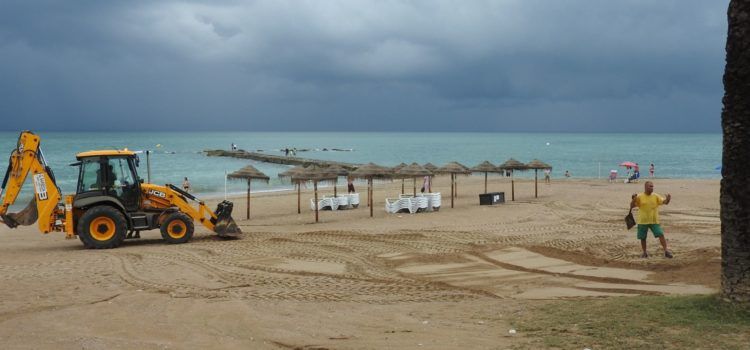Vinaròs recupera platges i camins després dels danys per la forta pluja de matinada