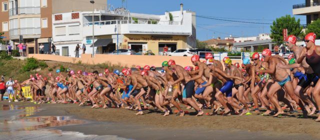 Rècord en la 25 Travessia de la Platja del Forti de Vinaròs: 263 participants