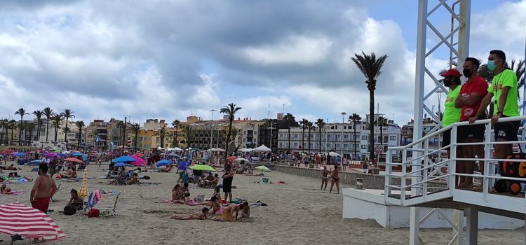 El servei de salvament i socorrisme en platges a Peníscola resol 439 assistències en terra i 10 rescats 