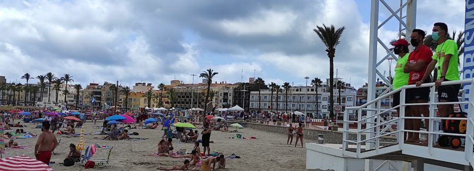 El servei de salvament i socorrisme en platges a Peníscola resol 439 assistències en terra i 10 rescats 